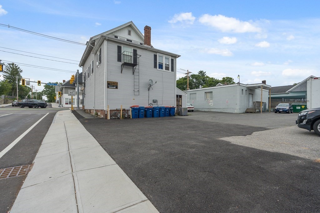 635 - 637 Fall River Ave
