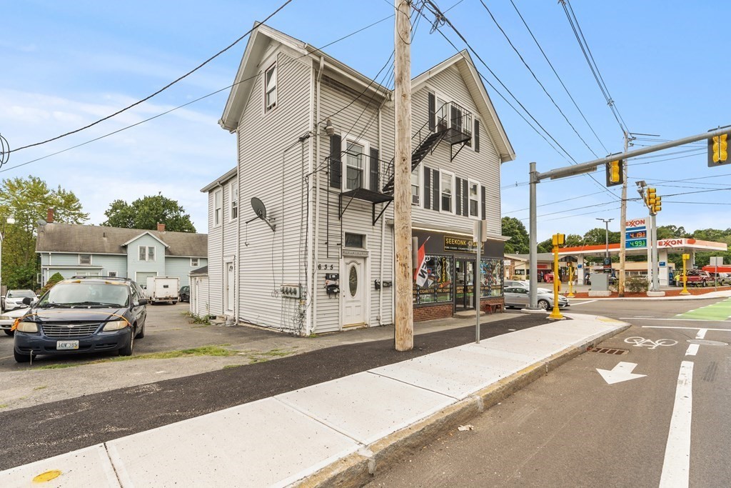 635 - 637 Fall River Ave