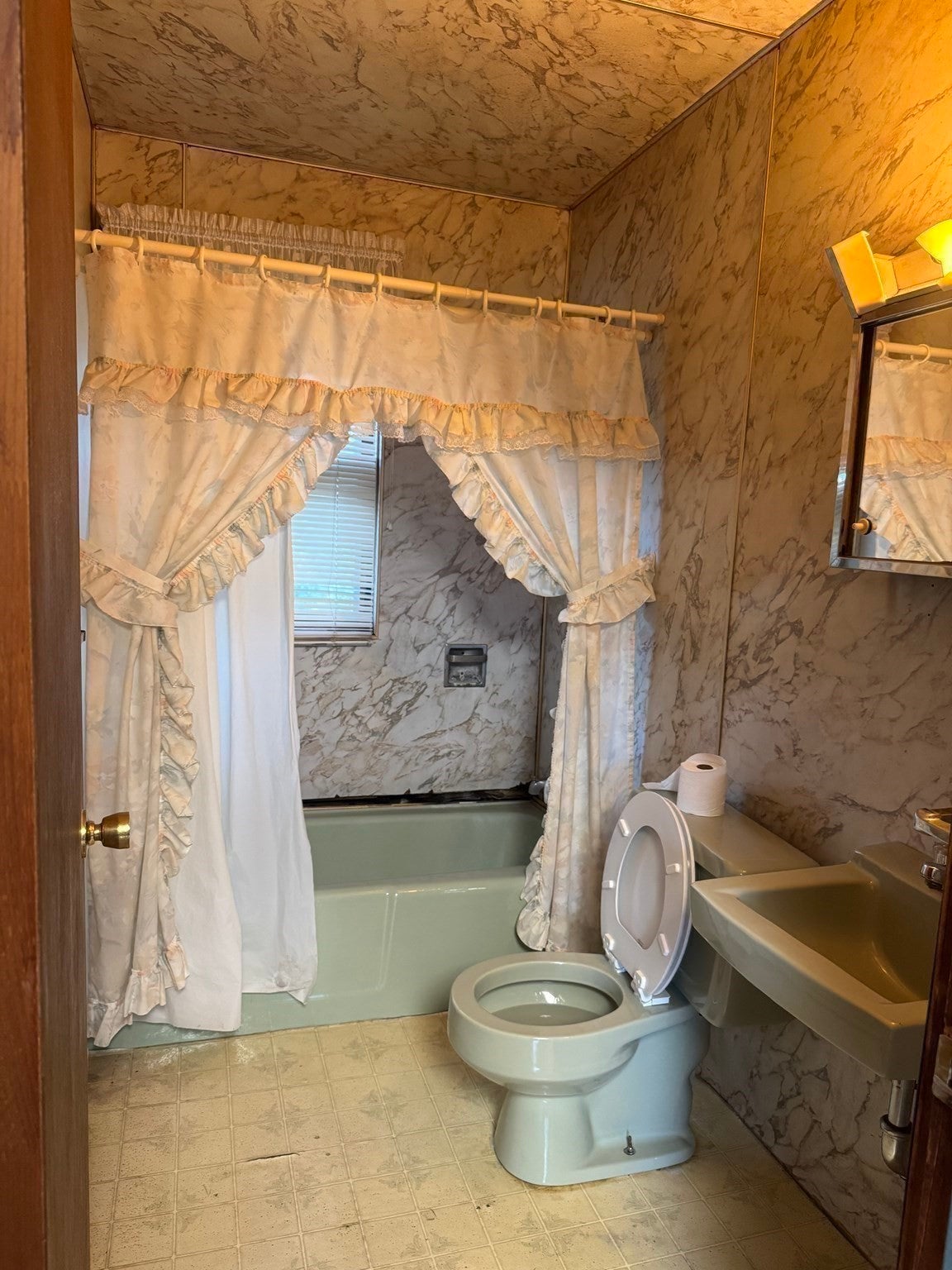 181 W London ST, Lowell, MA Photo #10
