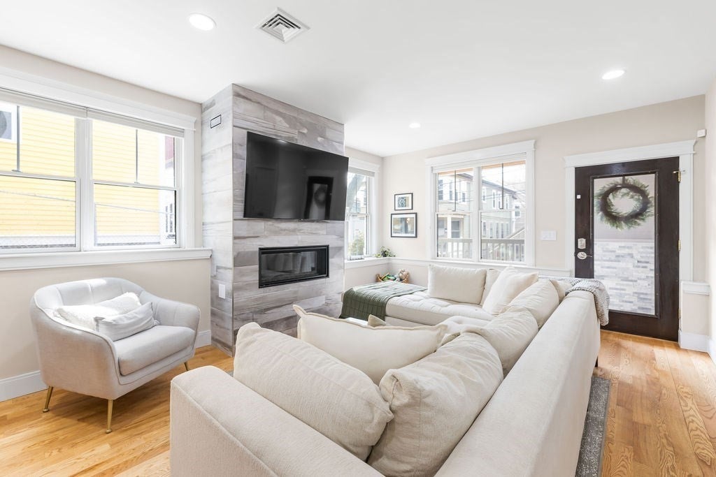 Photo of 7 Whitman St, Somerville, MA