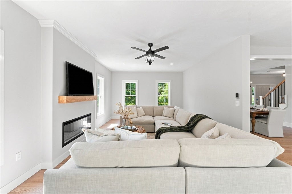 4 White Court, Douglas, MA Photo #20