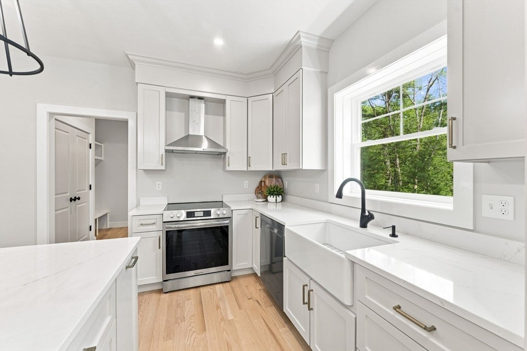 4 White Court, Douglas, MA Photo #9