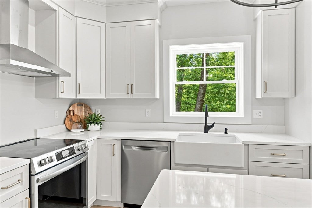 4 White Court, Douglas, MA Photo #10
