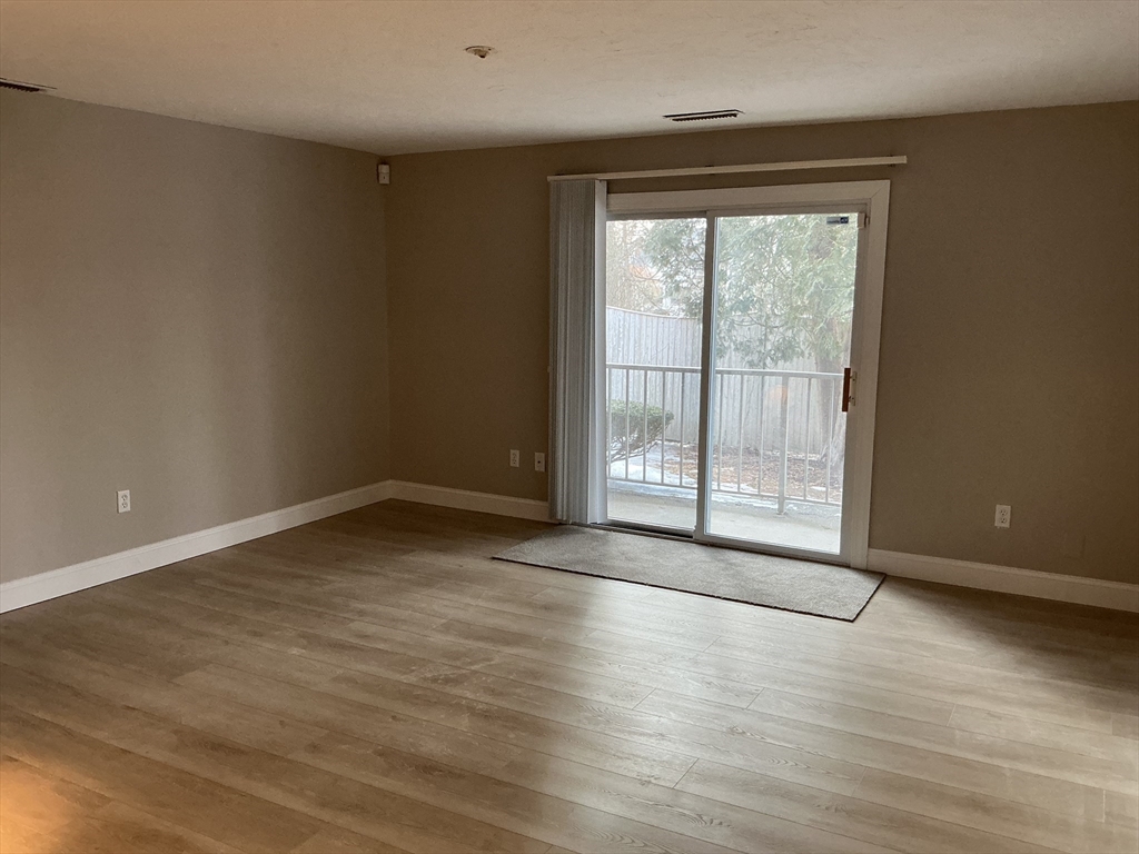 8 Kingswood Dr 3
