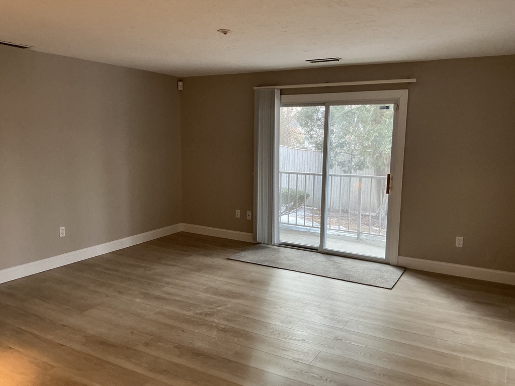 8 Kingswood Dr 3