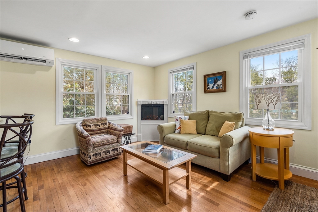 77 Cushing Rd