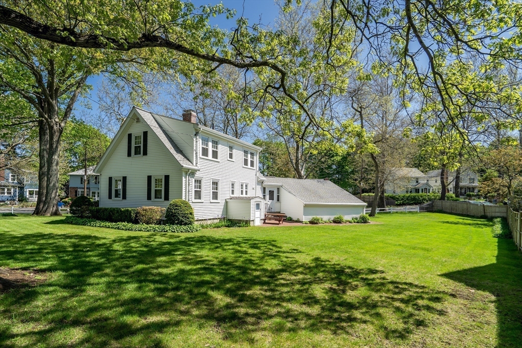 9 Farmcrest Ave