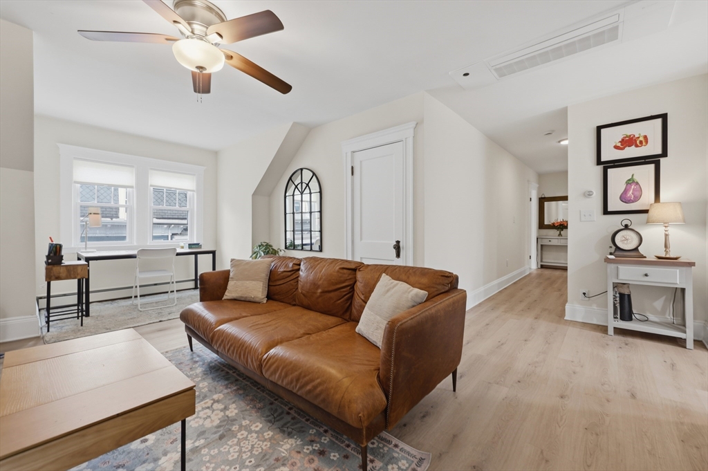 3 Regent Cir 3