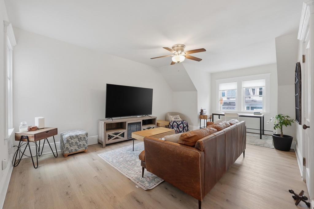 3 Regent Cir 3