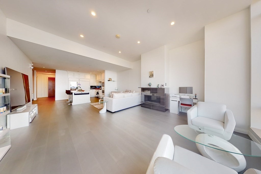 1 Franklin St PH1F