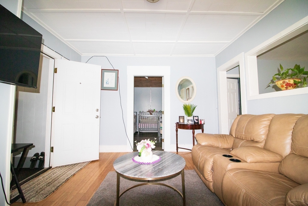 302 Pleasant St