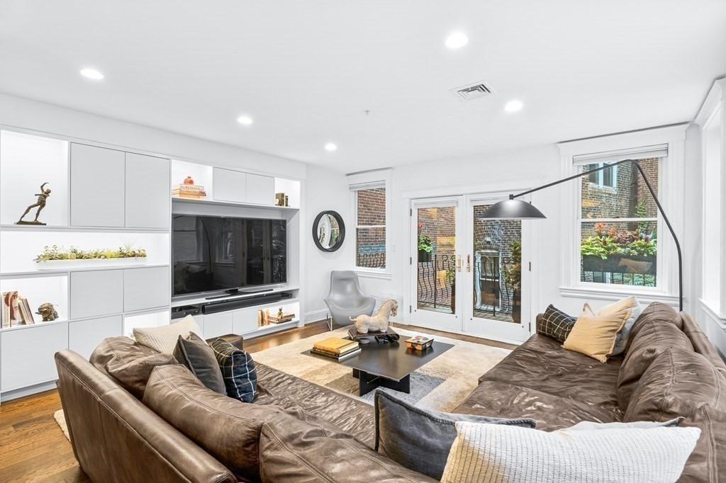 Photo of 290 North St #2, Boston, MA