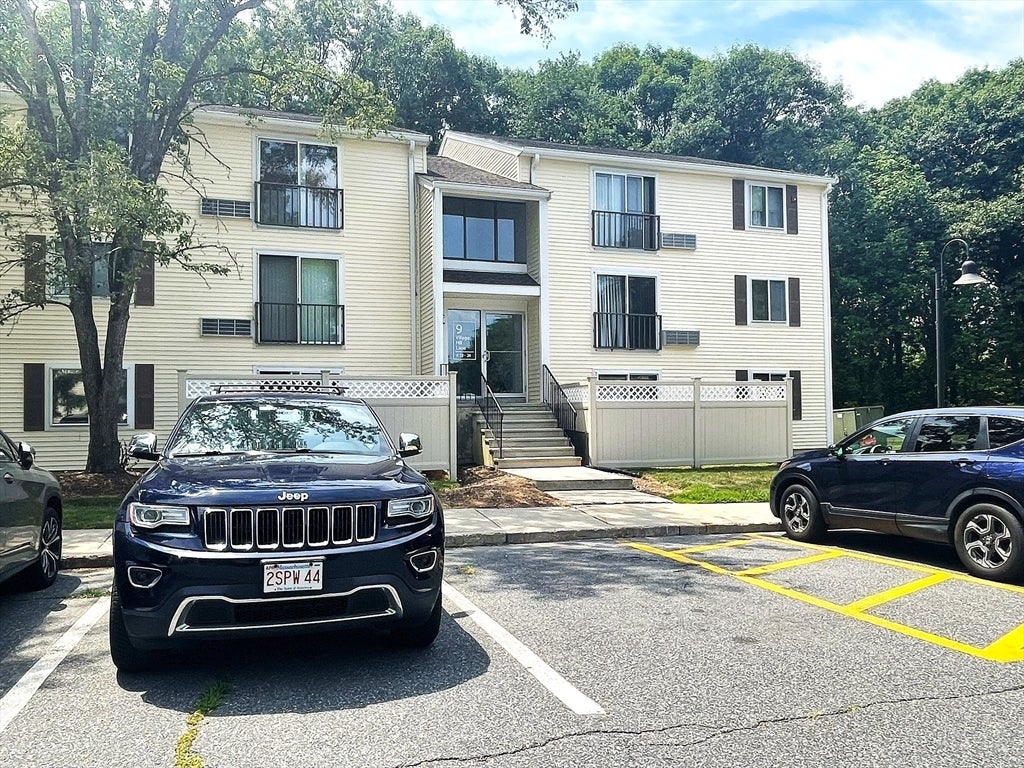 Photo of 9 Village Hill Ln, Natick, MA