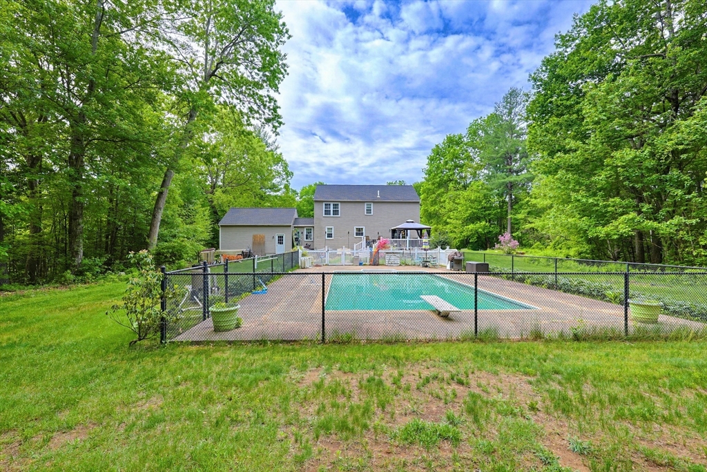 11 Brooke Haven Dr