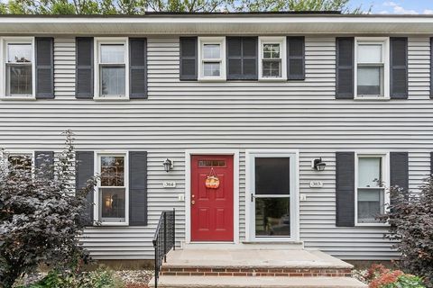20 Woodland Dr 304 Lowell MA 01852