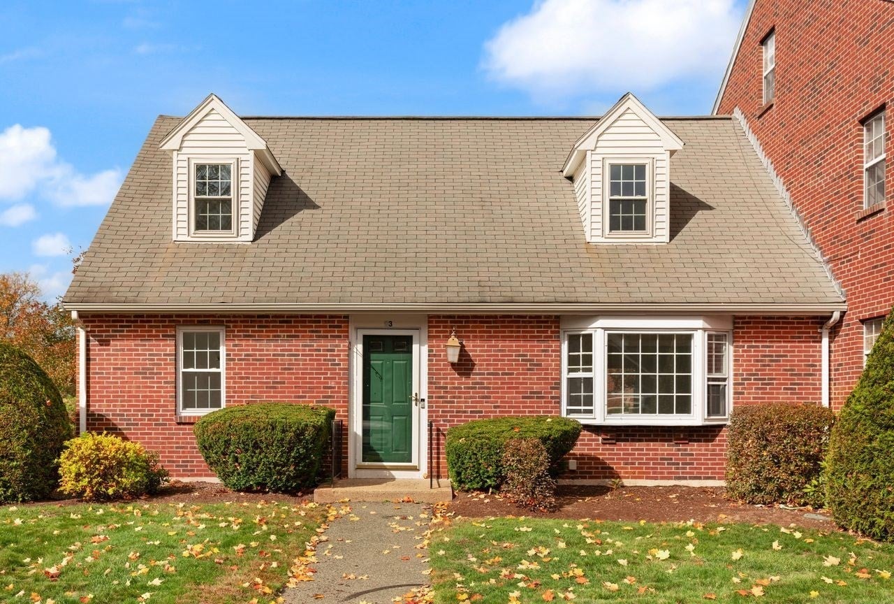 Photo of 93 Claire Dr, Stoughton, MA