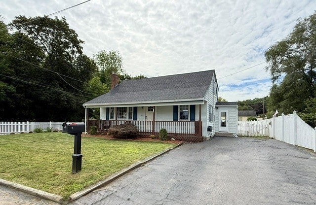 Photo of 1 New York Ave, Blackstone, MA