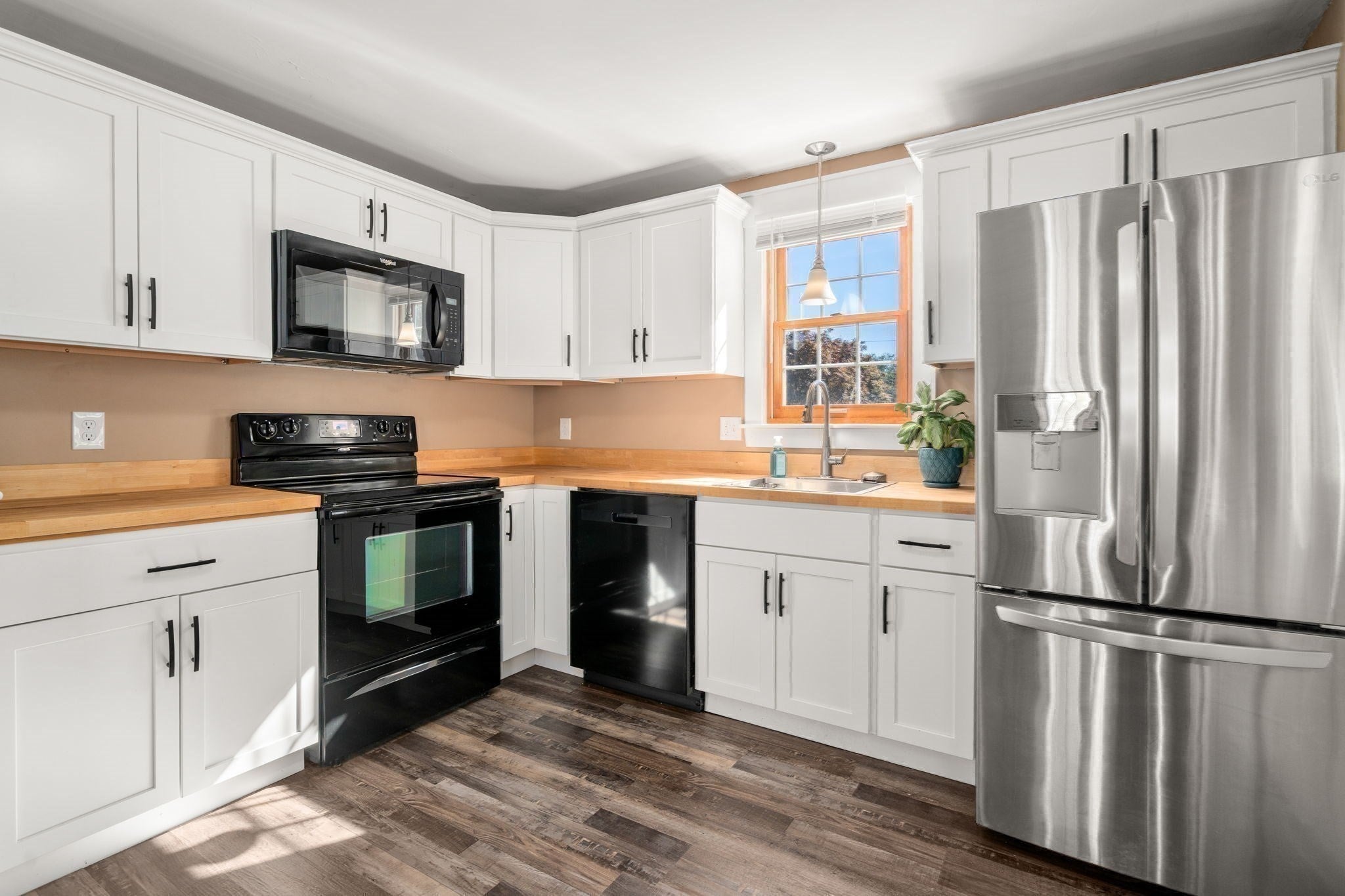 1 New York Ave, Blackstone, MA, 1 New York Ave, Blackstone, MA Photo #11