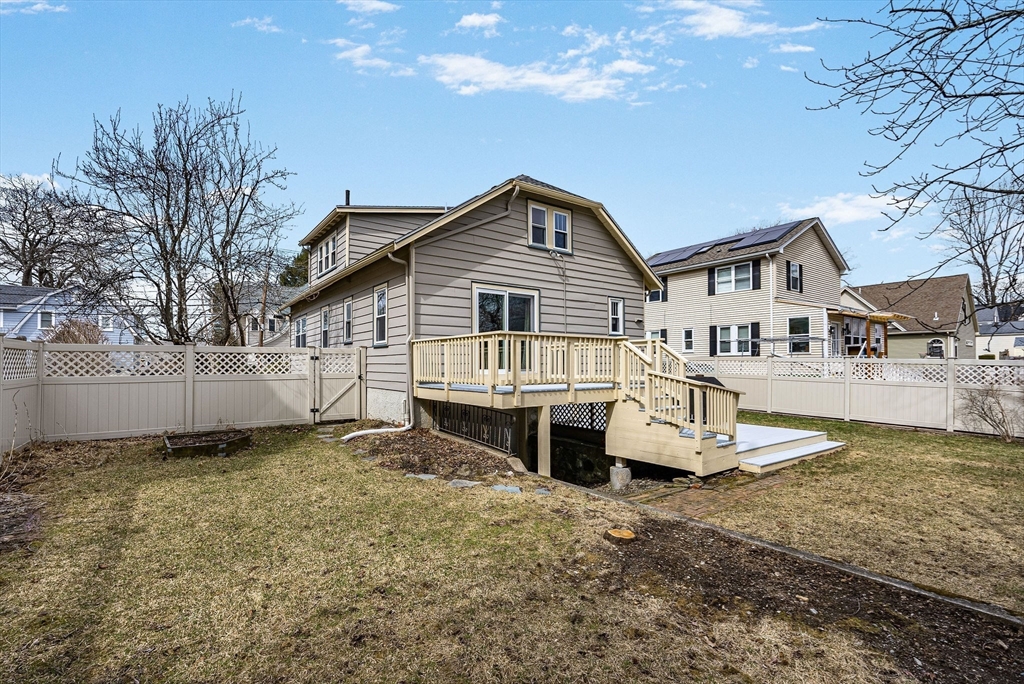 Needham, Massachusetts 02492, United States, 3 Bedrooms Bedrooms, ,3 BathroomsBathrooms,Residential,Pending,90532