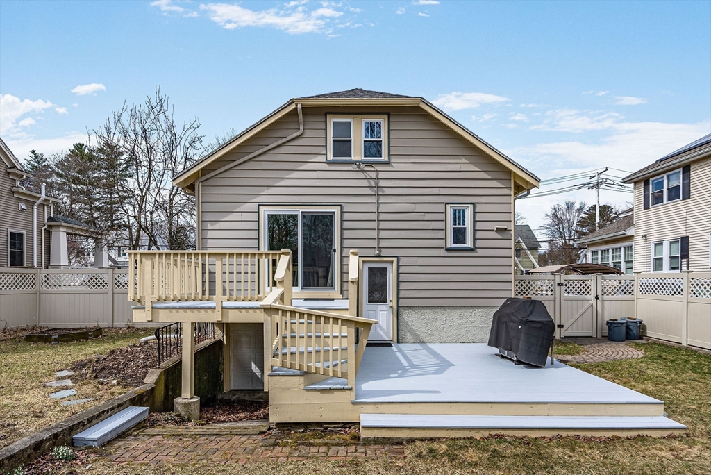 Needham, Massachusetts 02492, United States, 3 Bedrooms Bedrooms, ,3 BathroomsBathrooms,Residential,Pending,90532