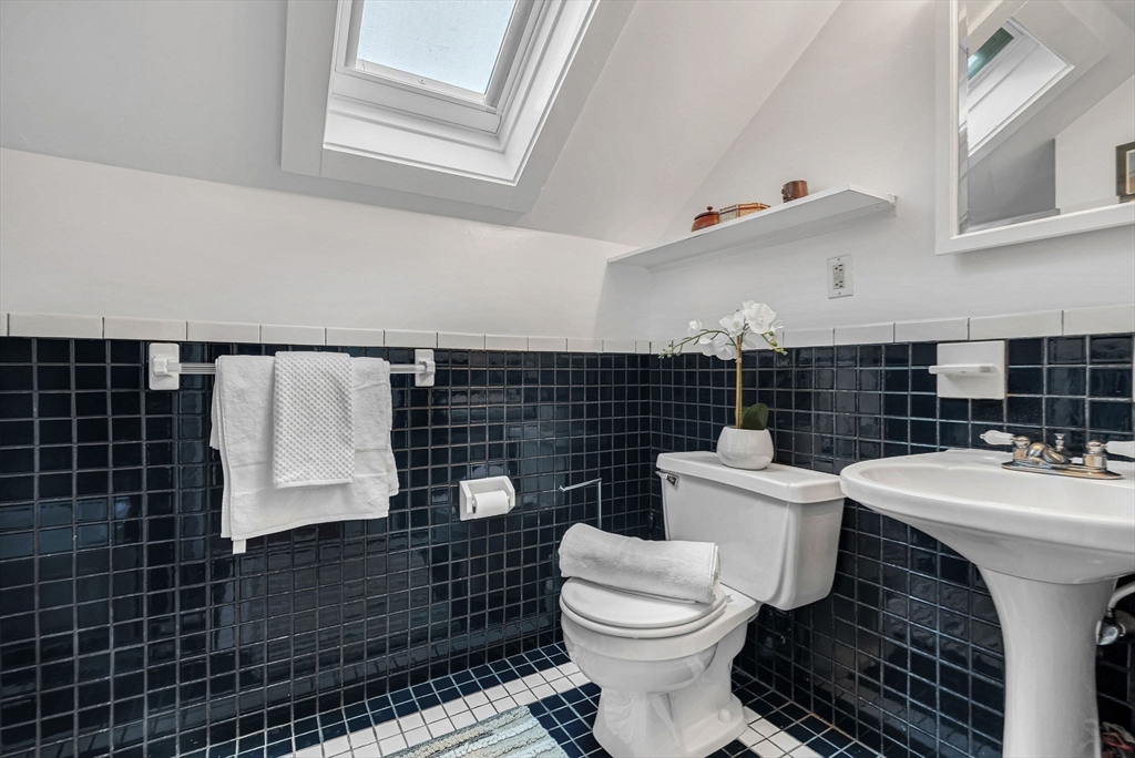 Needham, Massachusetts 02492, United States, 3 Bedrooms Bedrooms, ,3 BathroomsBathrooms,Residential,Pending,90532