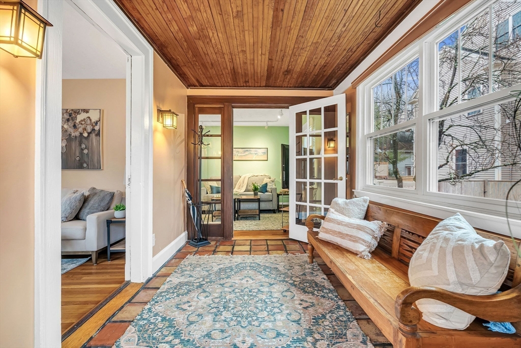 Needham, Massachusetts 02492, United States, 3 Bedrooms Bedrooms, ,3 BathroomsBathrooms,Residential,Pending,90532