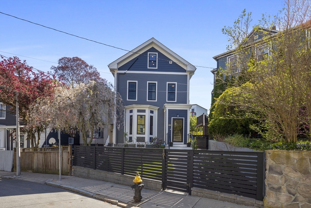 101 Forbes St