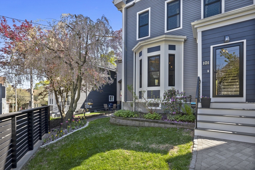 101 Forbes St