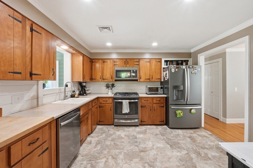 137 Ward St, North Brookfield, MA, 137 Ward St, North Brookfield, MA Photo #8