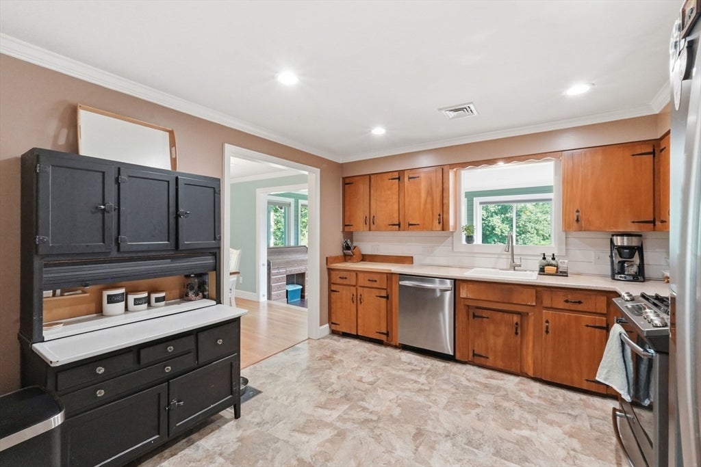137 Ward St, North Brookfield, MA, 137 Ward St, North Brookfield, MA Photo #9