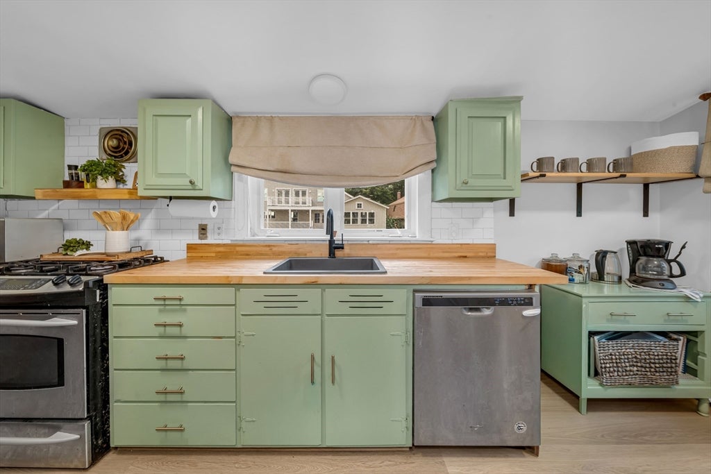 8 Lake Attitash Rd, Amesbury, MA, 8 Lake Attitash Rd, Amesbury, MA Photo #12