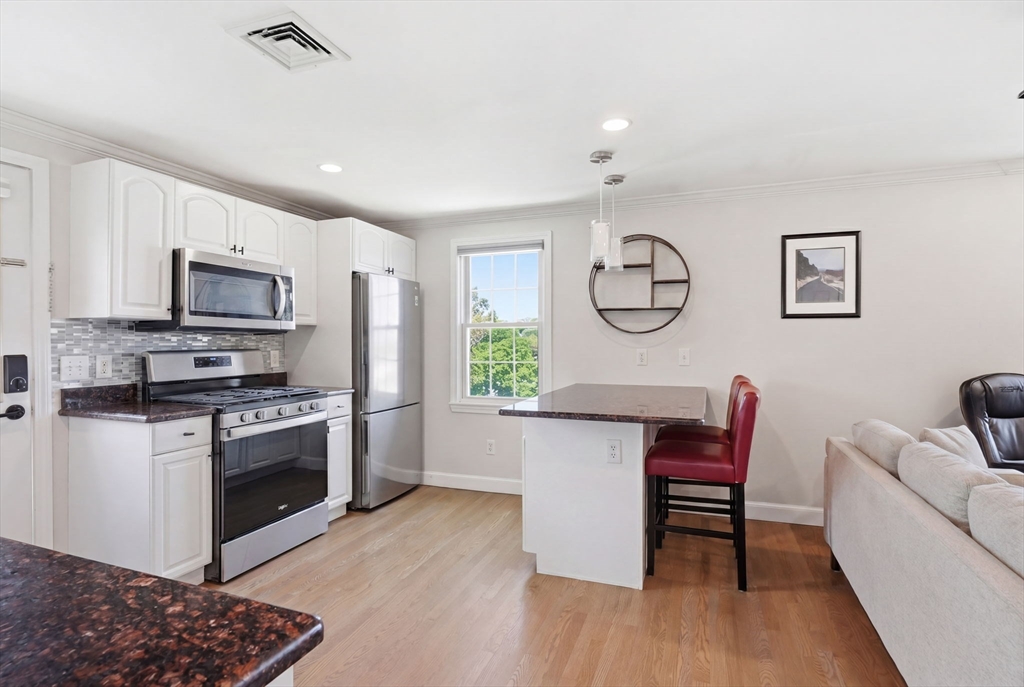 11 Columbia Rd 8