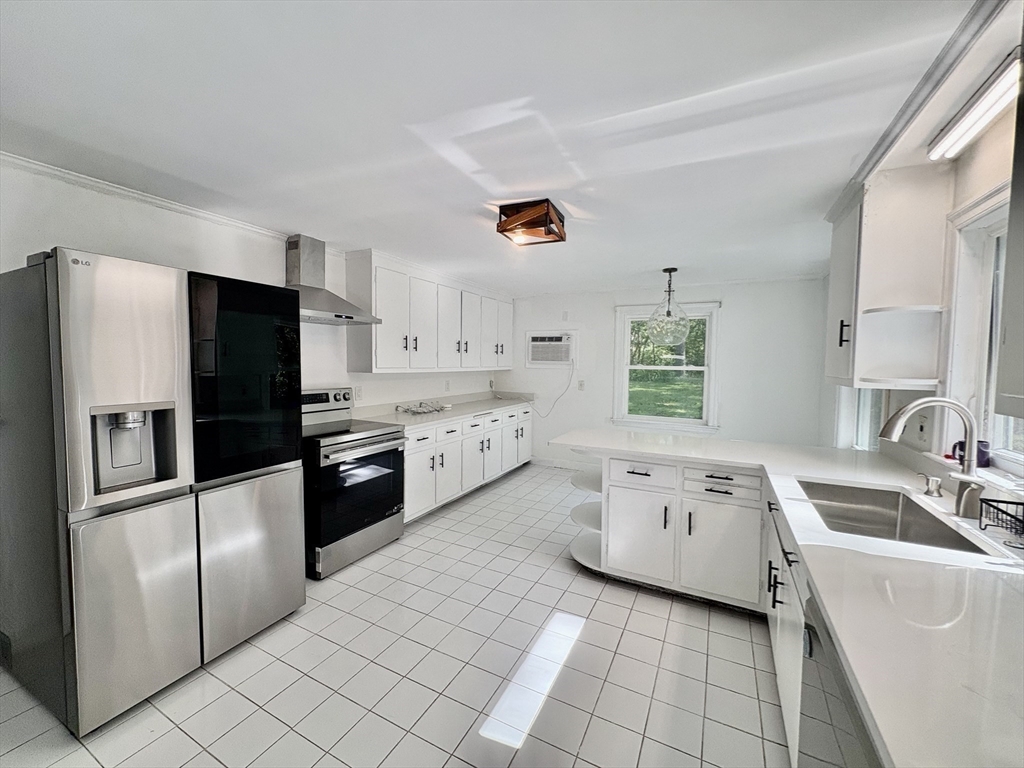 379 Newton St 0