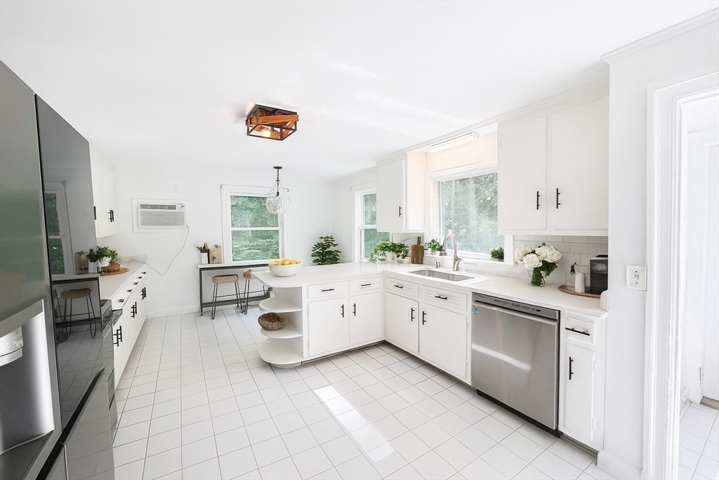 379 Newton St 0