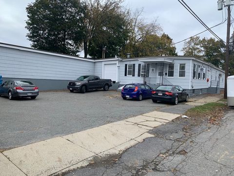 22 Laurel St Leominster MA 01453