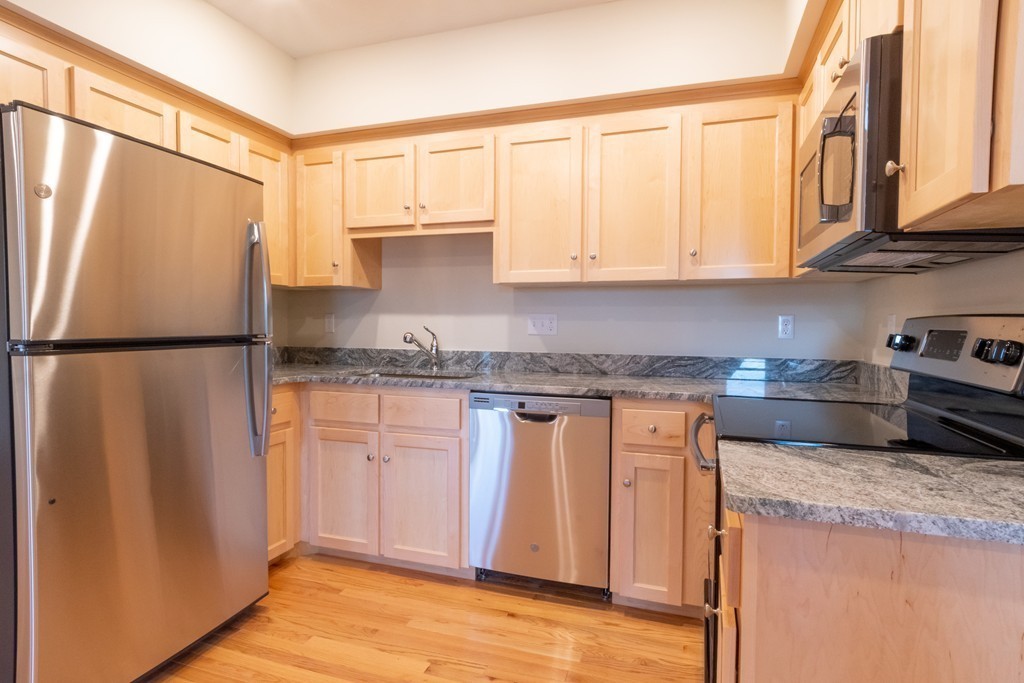 Medfield, Massachusetts 02052, United States, 1 Bedroom Bedrooms, ,1 BathroomBathrooms,Residential,Pending,205289