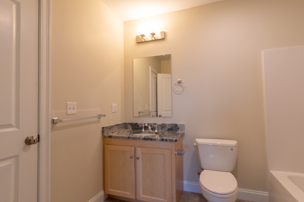 Medfield, Massachusetts 02052, United States, 1 Bedroom Bedrooms, ,1 BathroomBathrooms,Residential,Pending,205289