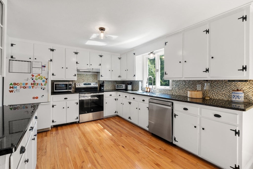 23 Inland Rd, Marion, MA, 23 Inland Rd, Marion, MA Photo #7