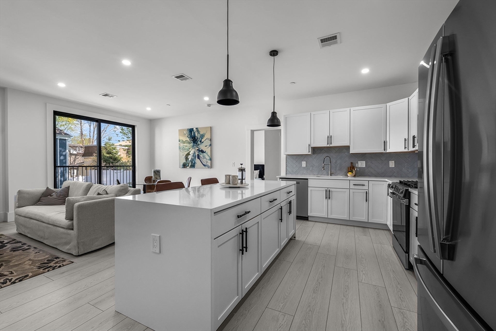 74 Burt Street 201