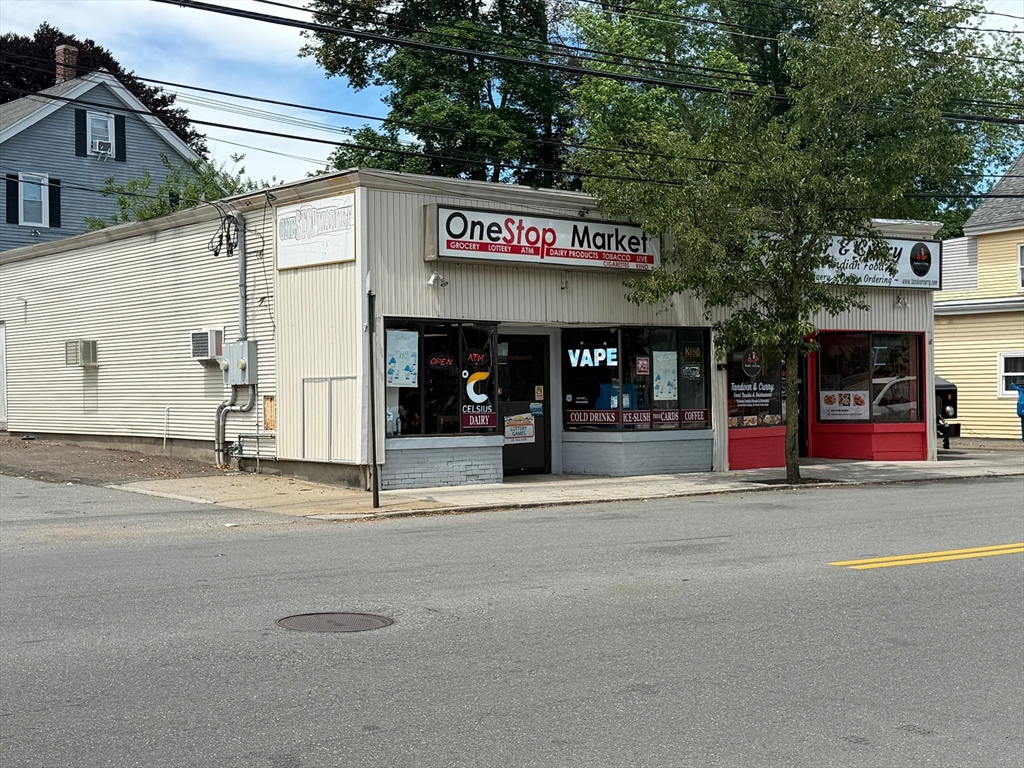 902 Main St