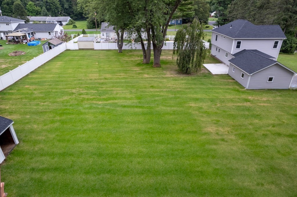 Photo 4 of 32 of 4 Millbrook Drive/Circle house