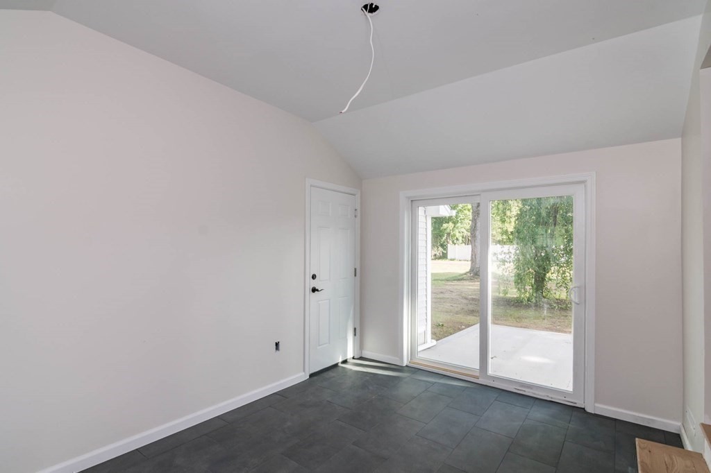 Photo 6 of 32 of 4 Millbrook Drive/Circle house