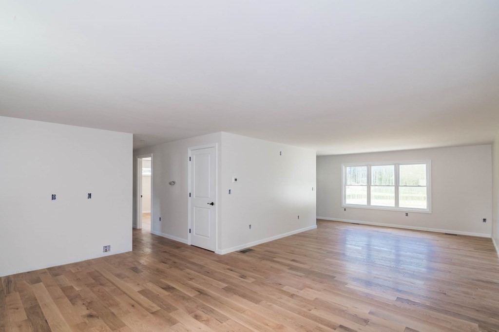 Photo 11 of 32 of 4 Millbrook Drive/Circle house