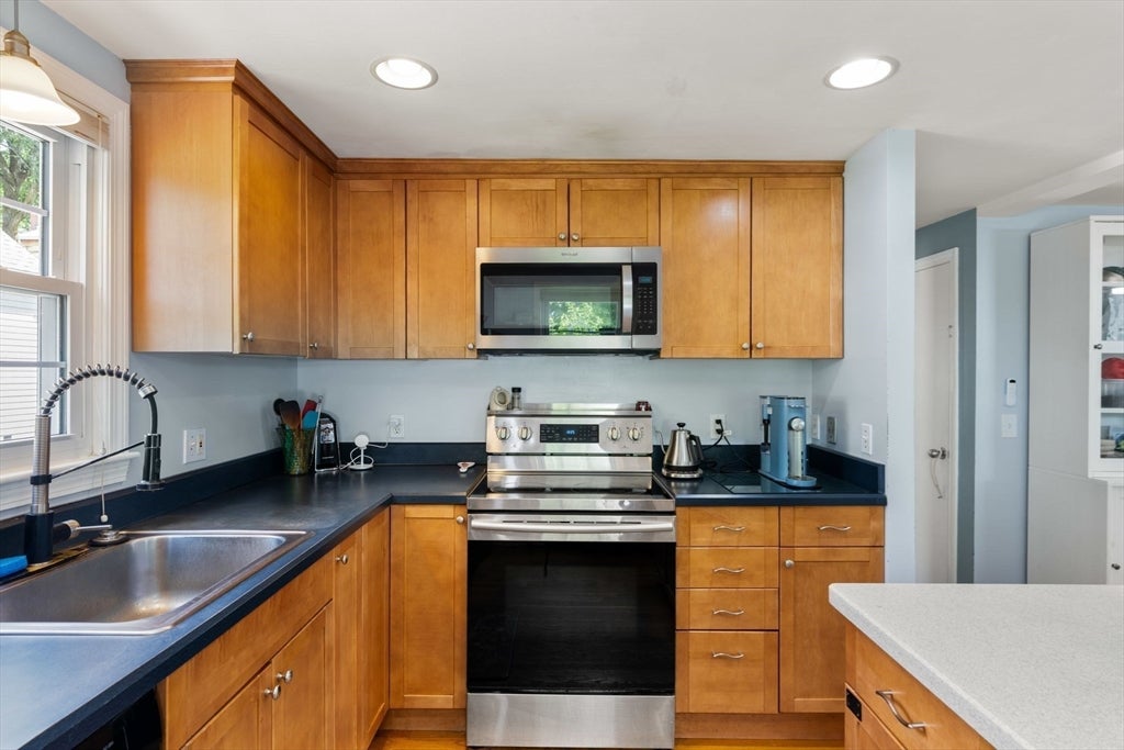 195 Glenellen Rd, Boston, MA Photo #8
