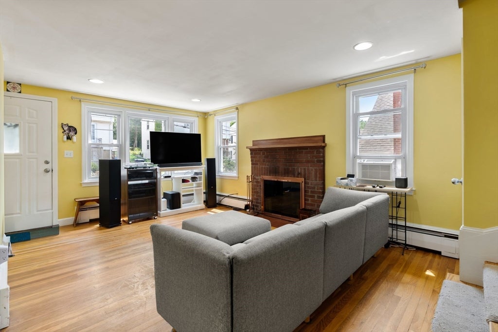 195 Glenellen Rd, Boston, MA Photo #4