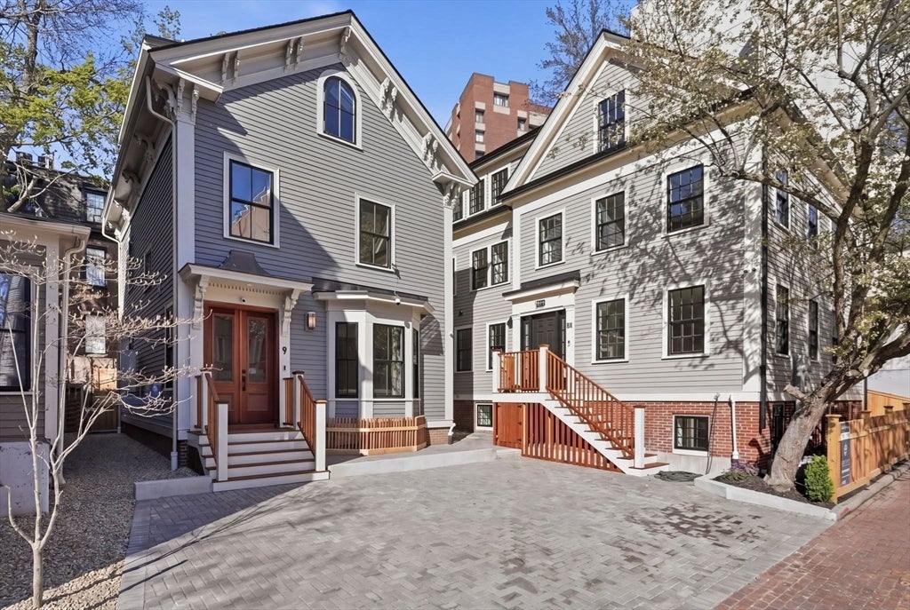 9 Mt Auburn St