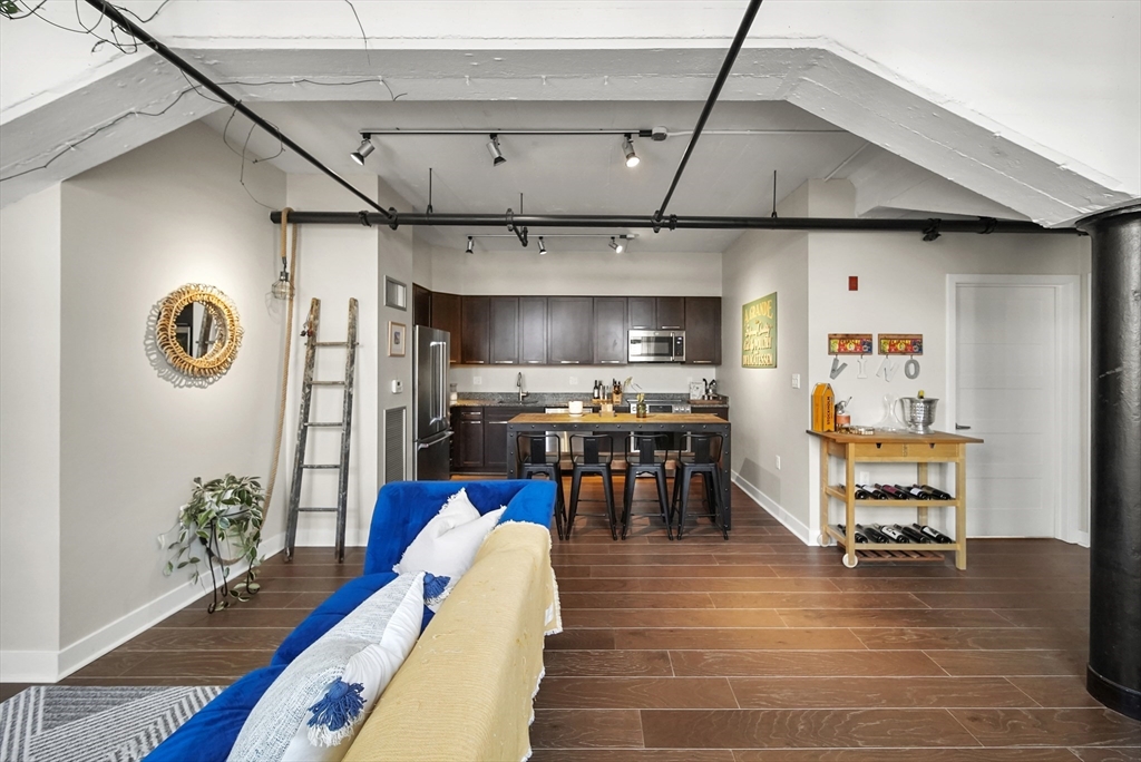 166 Terrace St 402