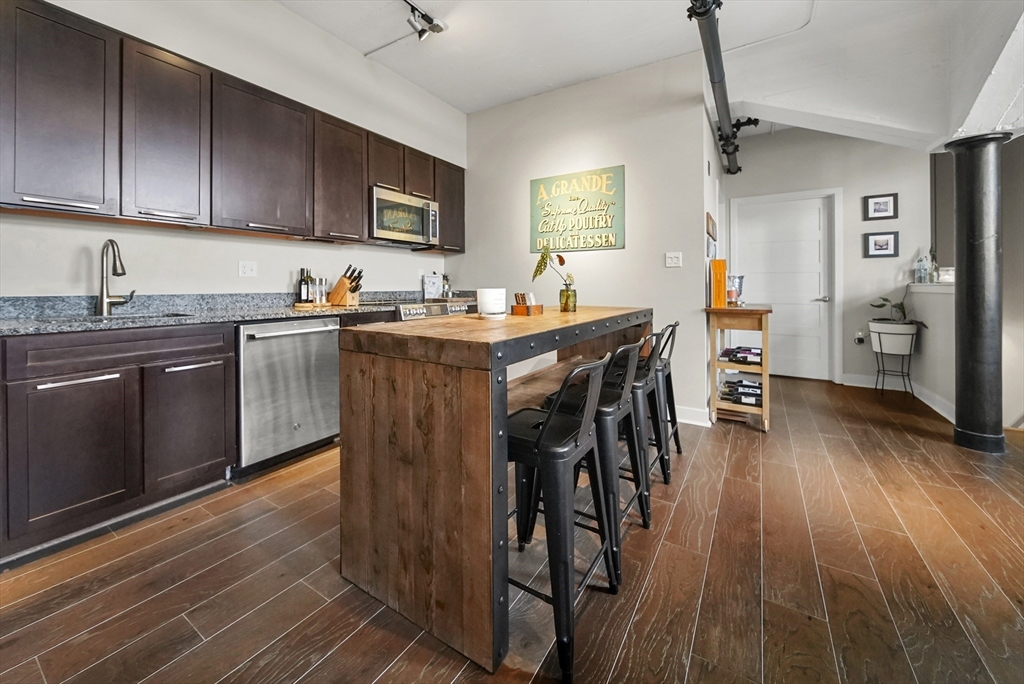 166 Terrace St 402