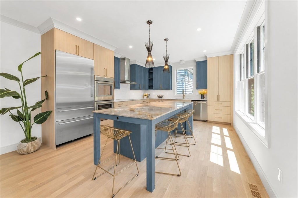 15 Conry Crescent