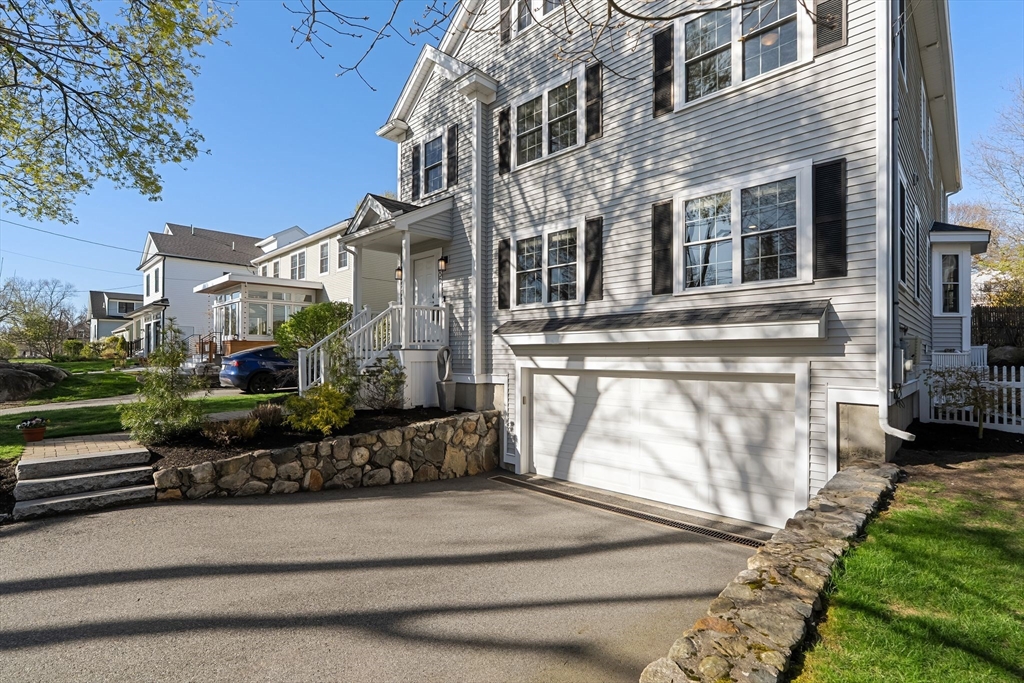 152 Charlton St